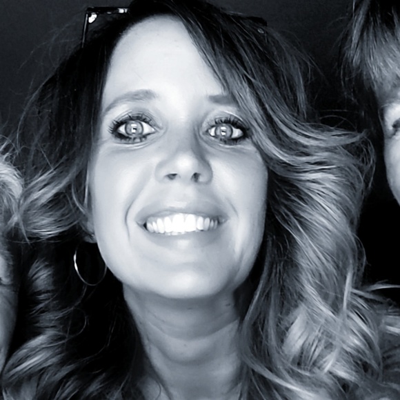 Meet your Posher, Amber - Picture 2 of 2